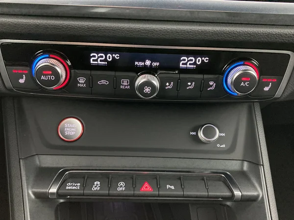 AUDI RSQ3 (2020) — foto 4 van 24