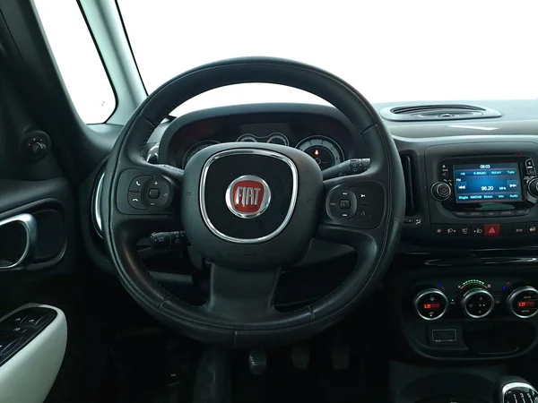 Fiat 500L Trekking (2017) — foto 4 van 29
