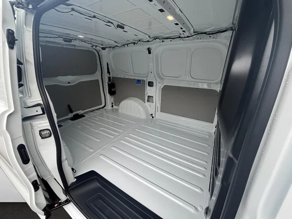 VOLKSWAGEN Transporter T7 28 Fou Swb (2025) — foto 4 van 14