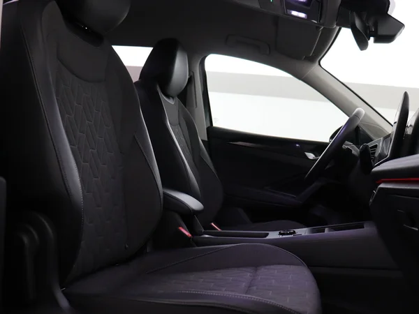 VOLKSWAGEN Tiguan (2025) — foto 14 van 19