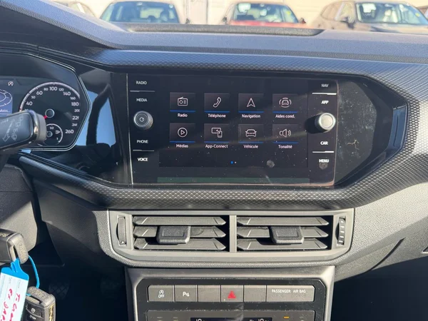 VOLKSWAGEN T-Cross (2022) — foto 10 van 13