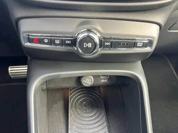 VOLVO XC40 (2018) — foto 15 van 32
