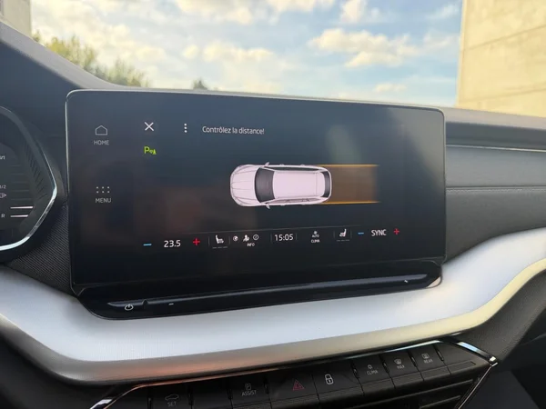 SKODA Octavia Combi Dsl (2023) — foto 9 van 20