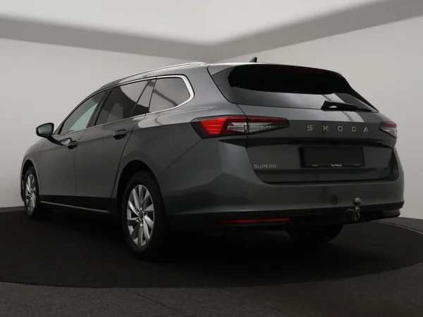 SKODA Superb SW (2025) — foto 12 van 31