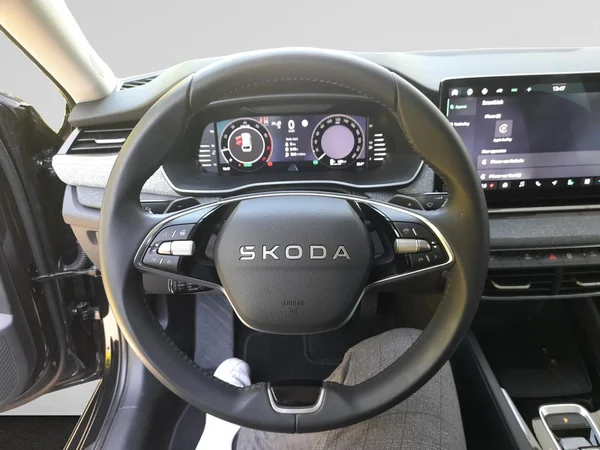 SKODA Octavia Combi (2025) — foto 10 van 23