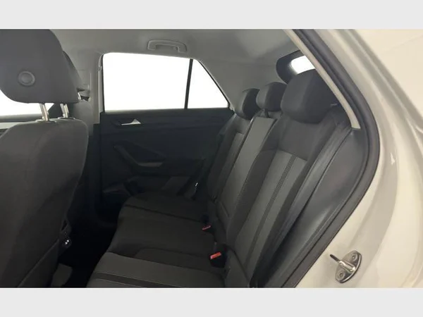 Volkswagen T-Roc (2024) — foto 16 van 24