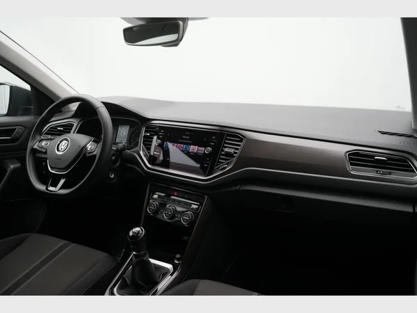 VOLKSWAGEN T-Roc (2019) — foto 18 van 24