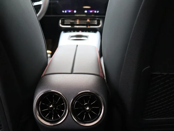 Mercedes-Benz CLA (2025) — foto 9 van 24