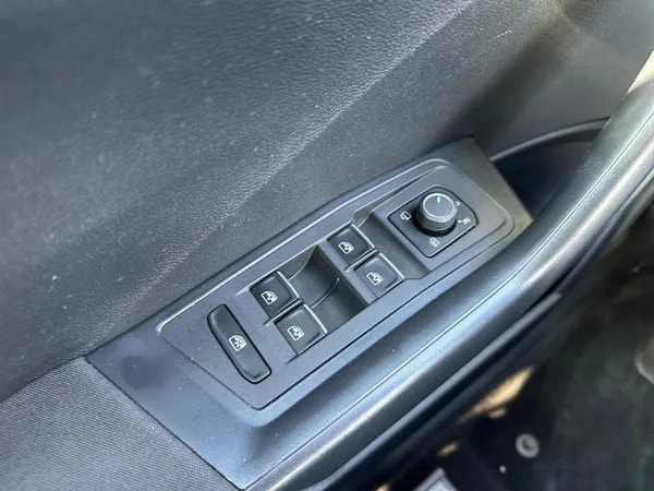 VOLKSWAGEN T-Roc (2019) — foto 20 van 28