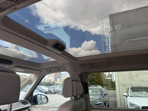 VOLKSWAGEN Multivan T7 Dsl (2023) — foto 7 van 23