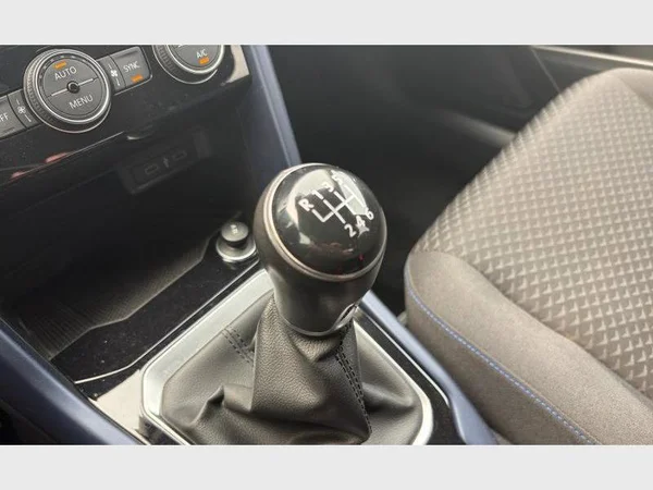 Volkswagen T-Roc (2021) — foto 8 van 23