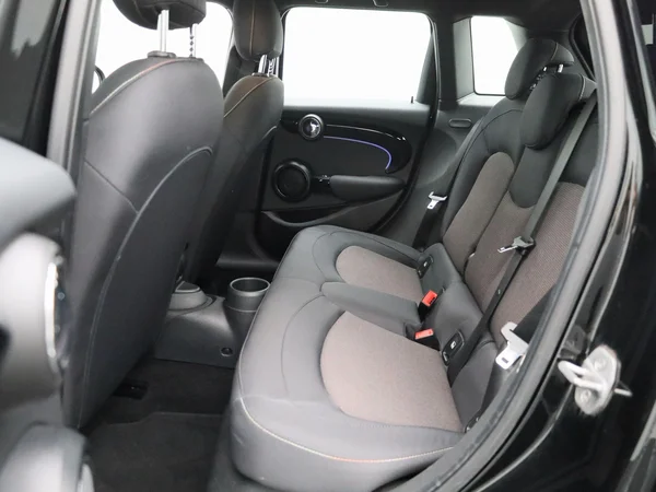 MINI One (2022) — foto 3 van 32