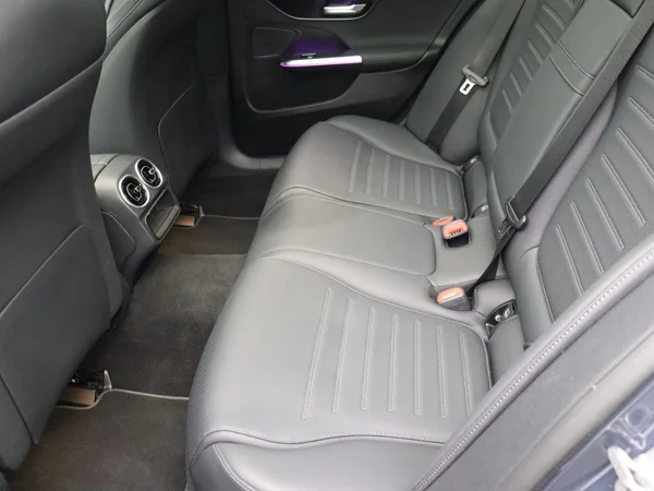 Mercedes-Benz C-Klasse (2025) — foto 14 van 30
