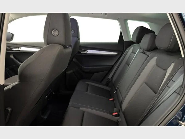 Skoda Karoq (2022) — foto 6 van 15