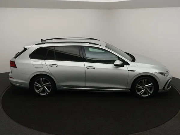 VOLKSWAGEN Golf VIII SW (2024) — foto 12 van 31