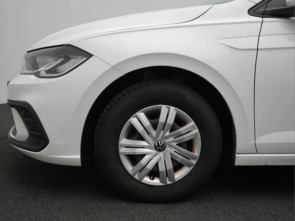 VOLKSWAGEN Polo (2022) — foto 24 van 27