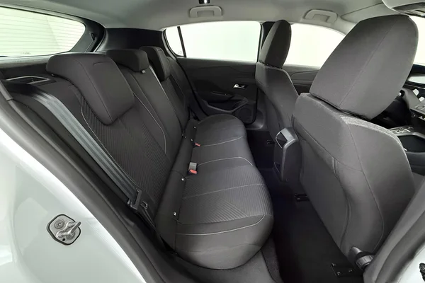 Peugeot 308 PHEV (2024) — foto 3 van 31