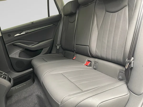 SKODA Superb Combi (2025) — foto 10 van 16
