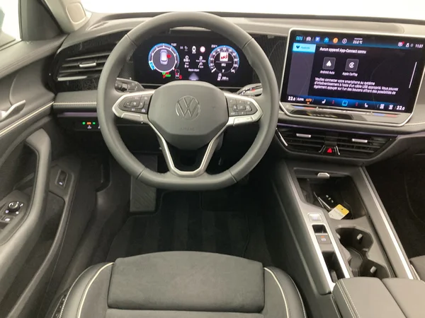 VOLKSWAGEN Passat SW (2025) — foto 34 van 36