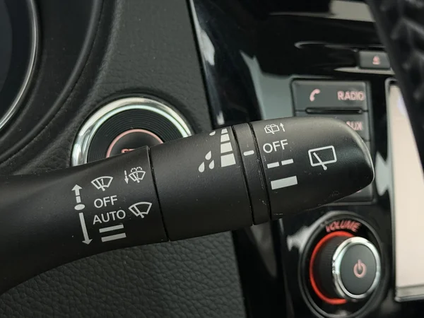 NISSAN Qashqai (2017) — foto 17 van 28