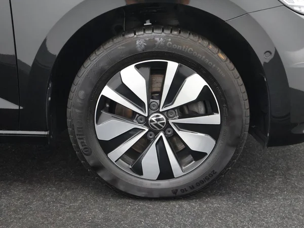 VOLKSWAGEN Touran (2025) — foto 28 van 31