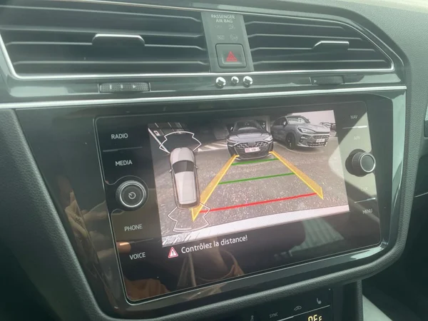 VOLKSWAGEN Tiguan (2021) — foto 14 van 21