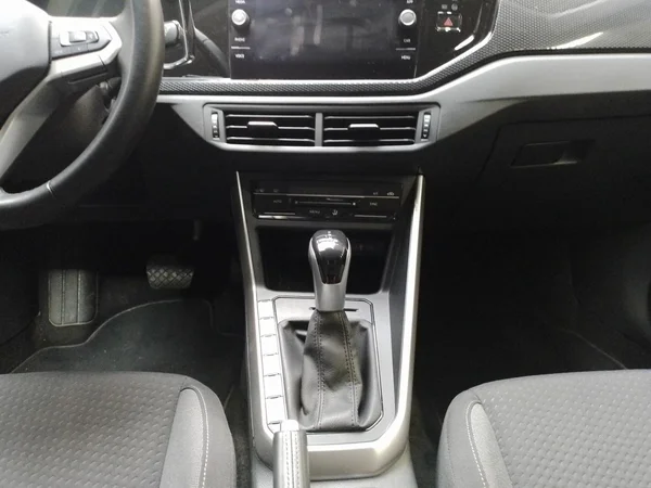 VOLKSWAGEN Polo (2024) — foto 4 van 23