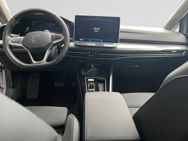 VOLKSWAGEN Golf VIII SW (2026) — foto 2 van 24
