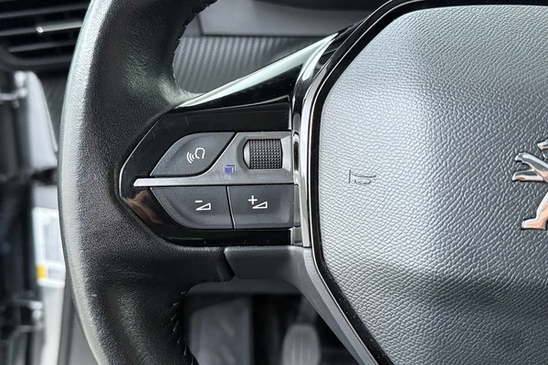 Peugeot 2008 (2022) — foto 5 van 20