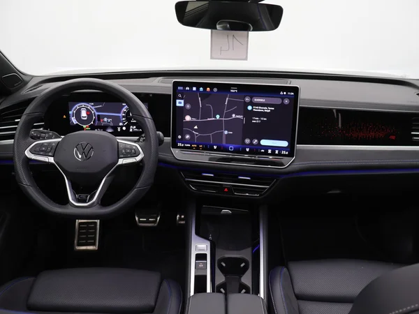 VOLKSWAGEN Passat SW (2024) — foto 5 van 32