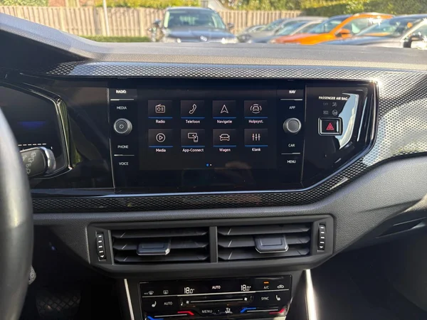 VOLKSWAGEN Polo (2024) — foto 5 van 24