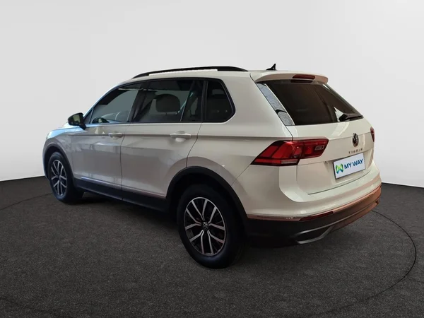 VOLKSWAGEN Tiguan (2022) — foto 16 van 22