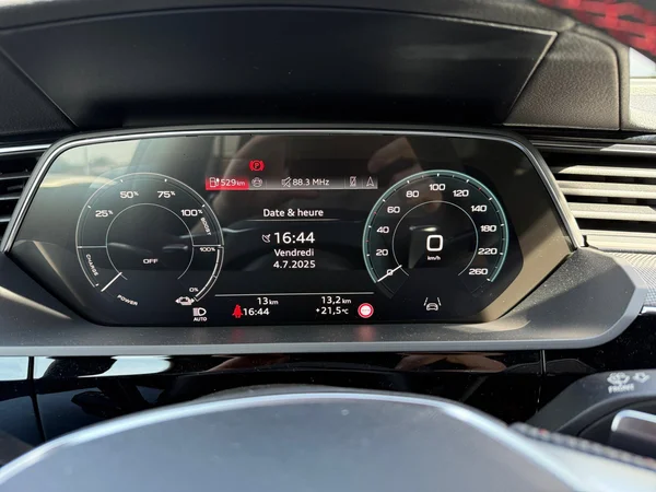 AUDI Q8 e-tron Sportback (2025) — foto 9 van 26