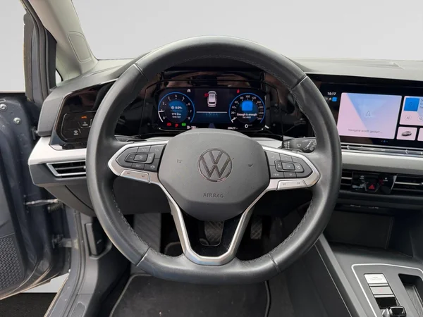 VOLKSWAGEN Golf VIII SW (2023) — foto 13 van 25