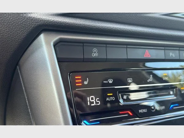 Volkswagen T-Roc (2023) — foto 11 van 29