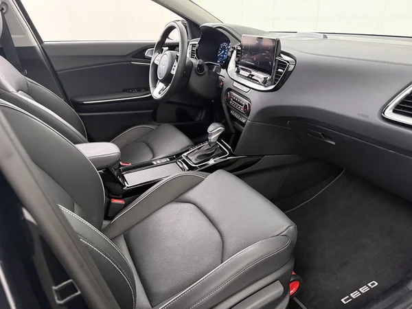 KIA Ceed SW (2023) — foto 9 van 31