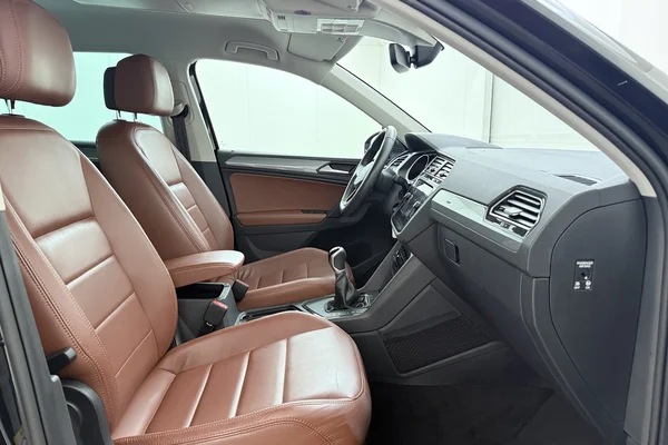 Volkswagen Tiguan (2021) — foto 15 van 17