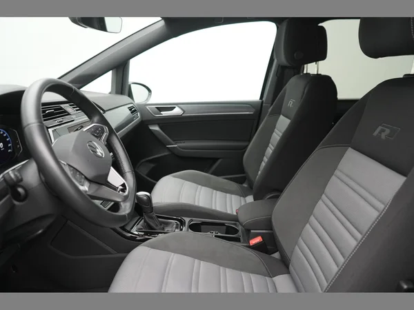 VOLKSWAGEN Touran (2023) — foto 3 van 30