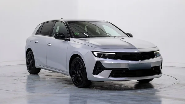 Opel Astra (2023) — foto 59 van 61