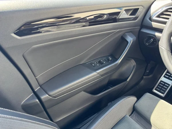 VOLKSWAGEN T-Roc (2023) — foto 7 van 24