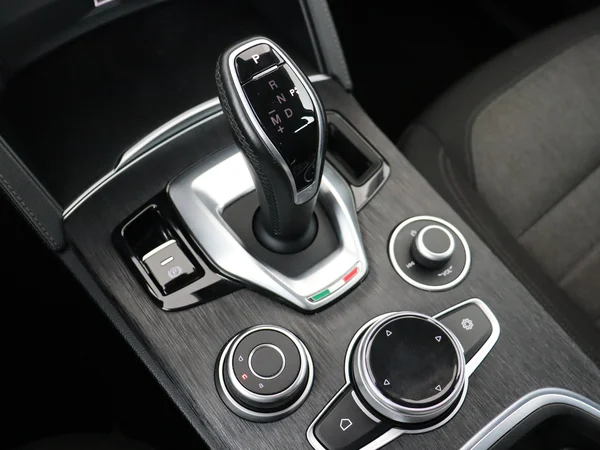 Alfa Romeo Stelvio (2020) — foto 4 van 27