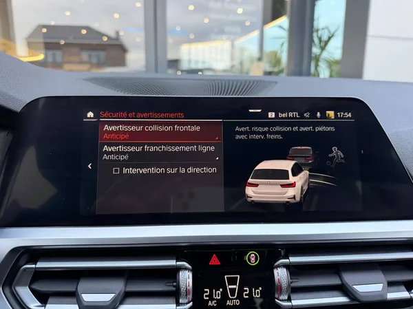 Bmw 318 (2021) — foto 8 van 26