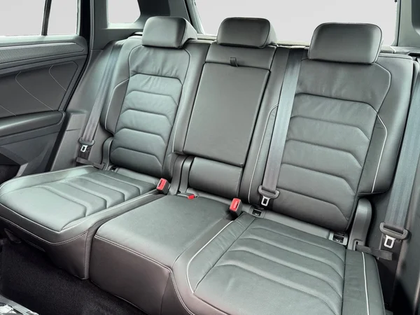 VOLKSWAGEN Tiguan (2021) — foto 13 van 24