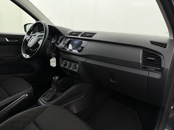 SKODA Fabia (2021) — foto 3 van 23