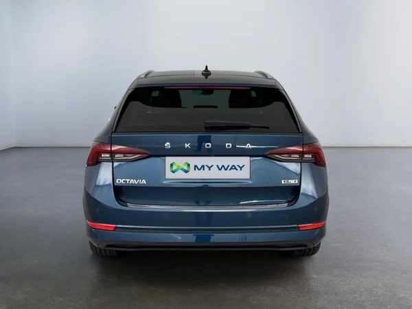 SKODA Octavia Combi (2023) — foto 16 van 17