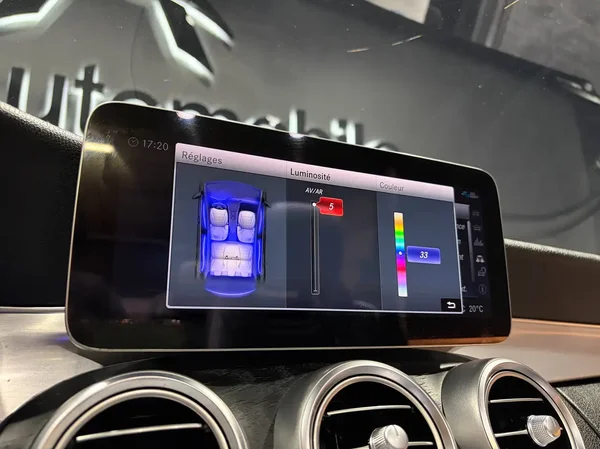 Mercedes-Benz C (2021) — foto 6 van 32