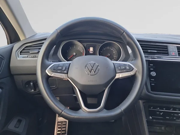 VOLKSWAGEN Tiguan (2022) — foto 5 van 23