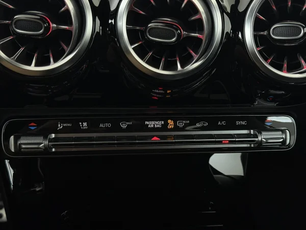 MERCEDES CLA 180 (2022) — foto 18 van 29
