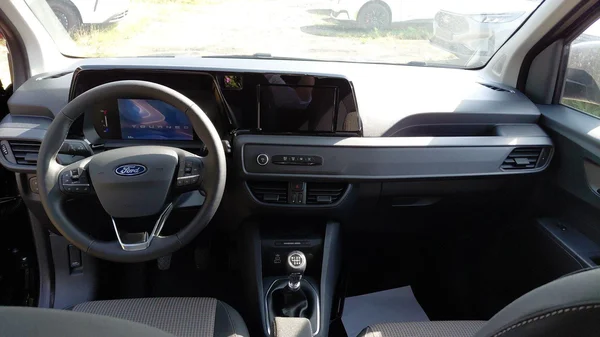 Ford Tourneo Courier (2026) — foto 12 van 13