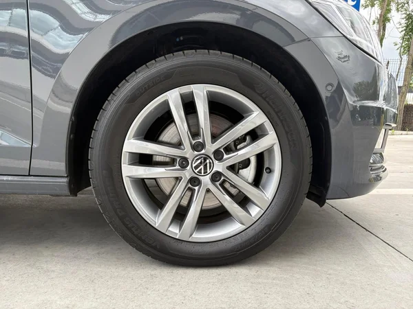 VOLKSWAGEN Touran (2025) — foto 17 van 24